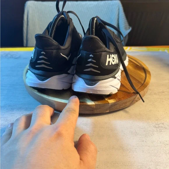 Hoka Clifton 8 wide 9 D Black and white Running Shoes - Picture 4 of 7